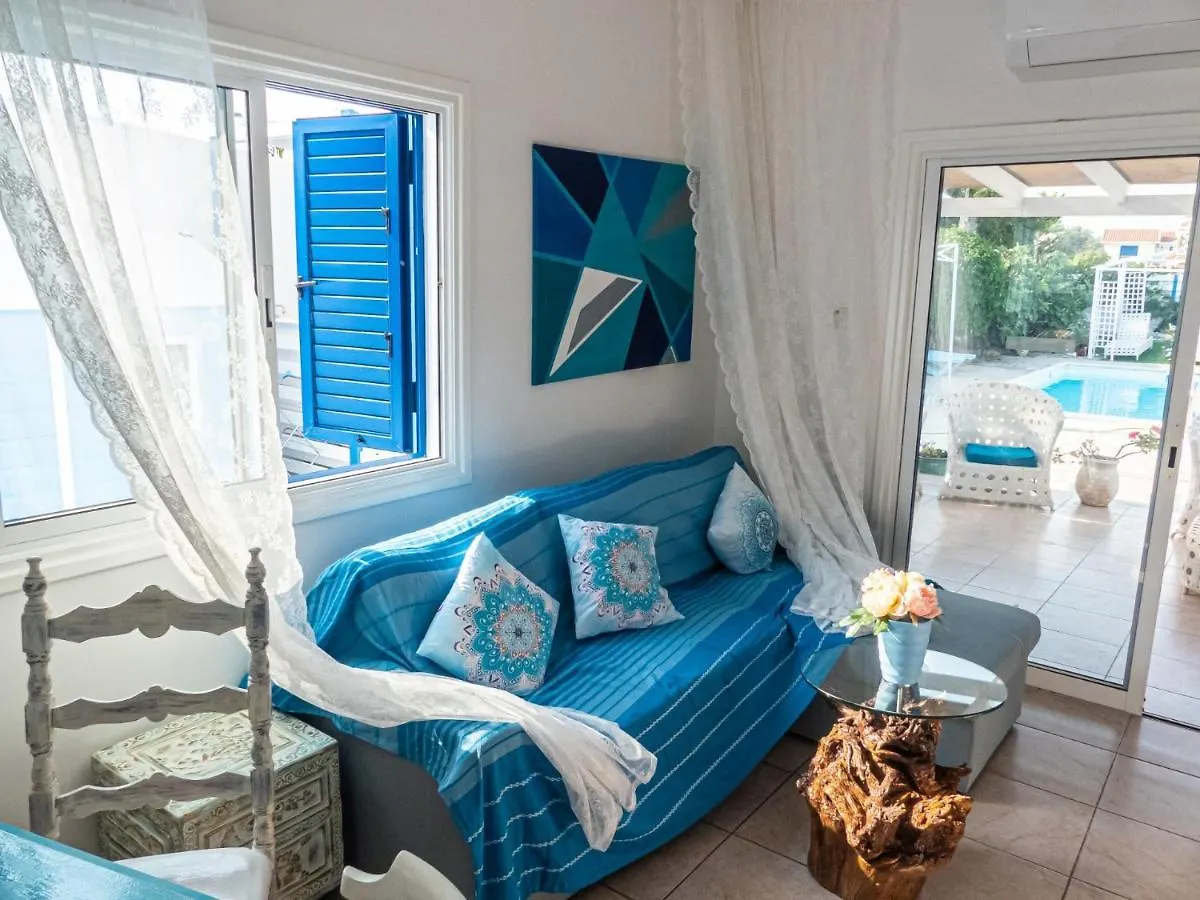 Greek Island Style 2 Bedroom Villa With Pool Next To The Sea 라르나카 0*,  키프로스