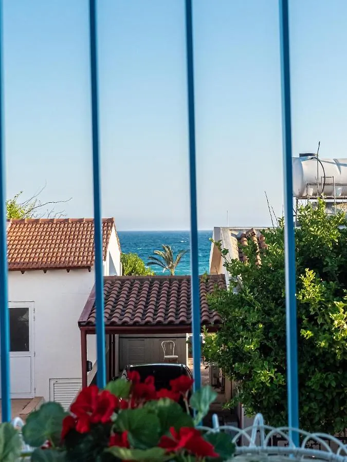 Greek Island Style 2 Bedroom Villa With Pool Next To The Sea 라르나카