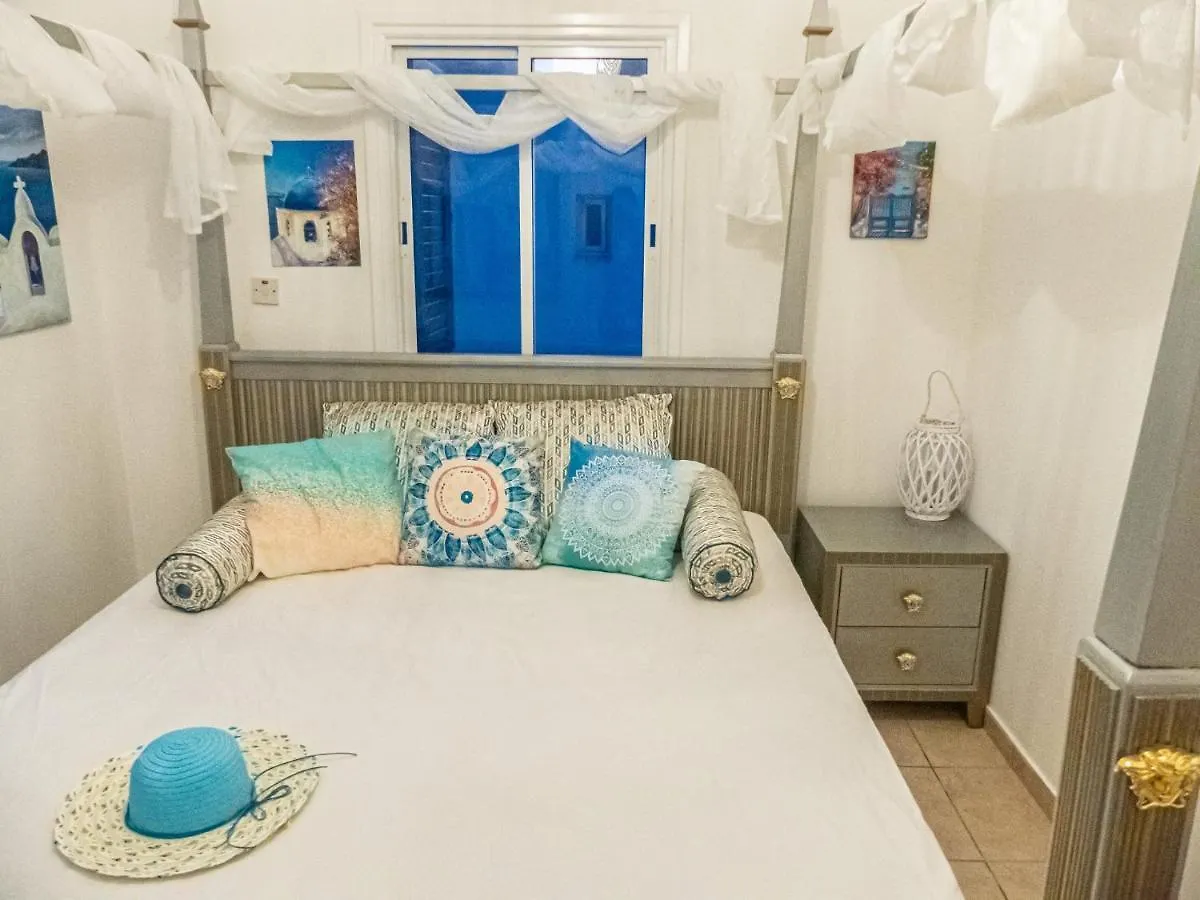 Greek Island Style 2 Bedroom Villa With Pool Next To The Sea 라르나카