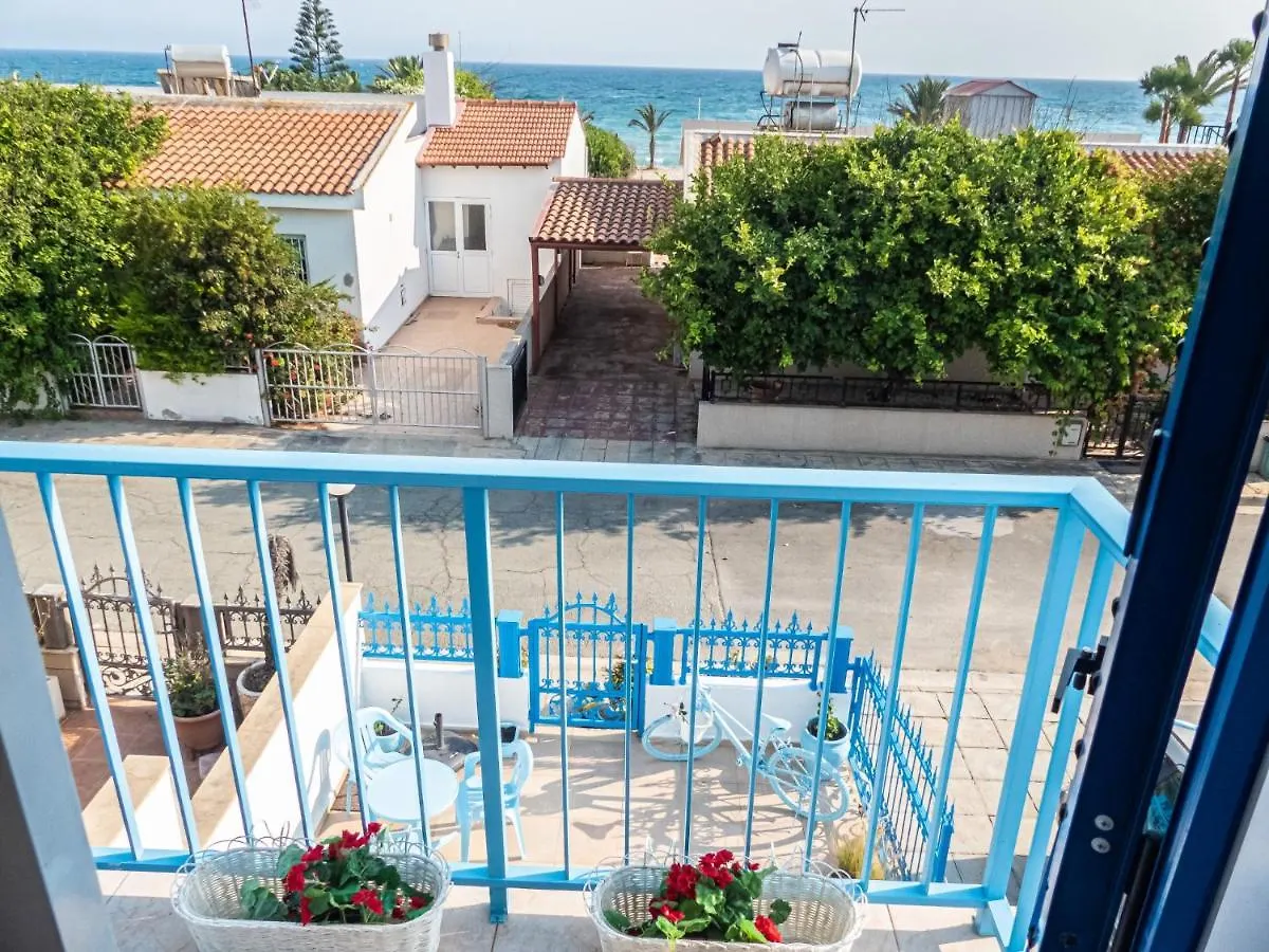 Greek Island Style 2 Bedroom Villa With Pool Next To The Sea 라르나카