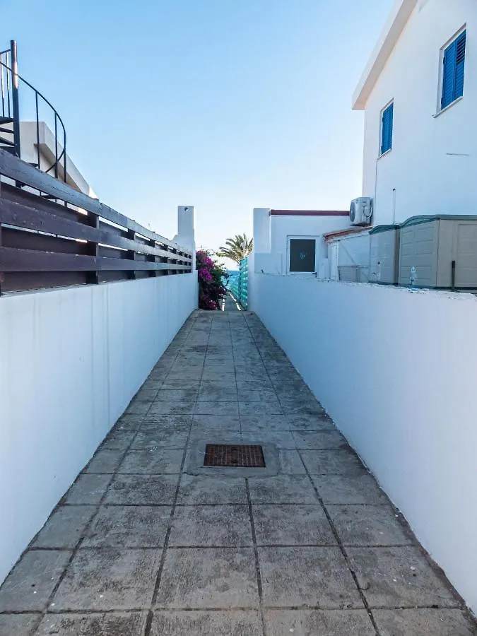 Greek Island Style 2 Bedroom Villa With Pool Next To The Sea 라르나카 키프로스