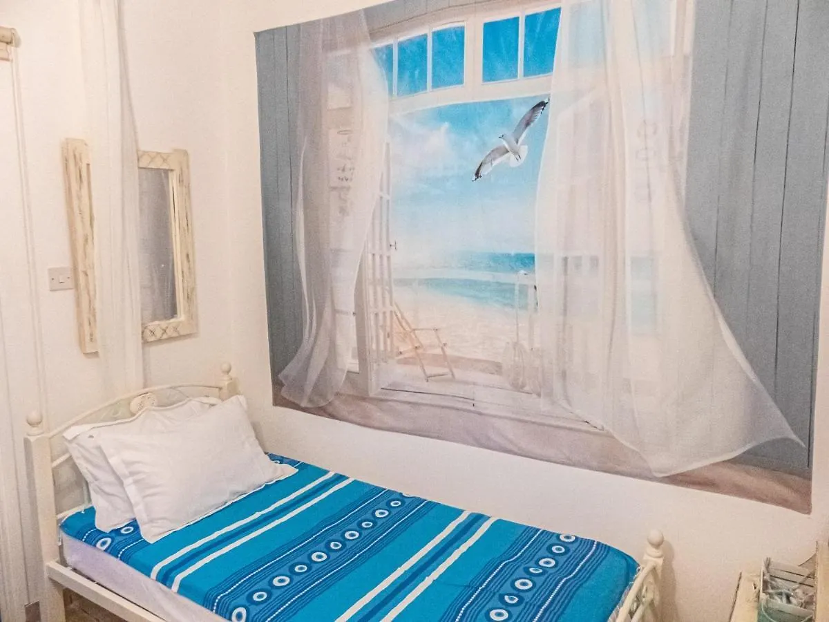 Greek Island Style 2 Bedroom Villa With Pool Next To The Sea 라르나카