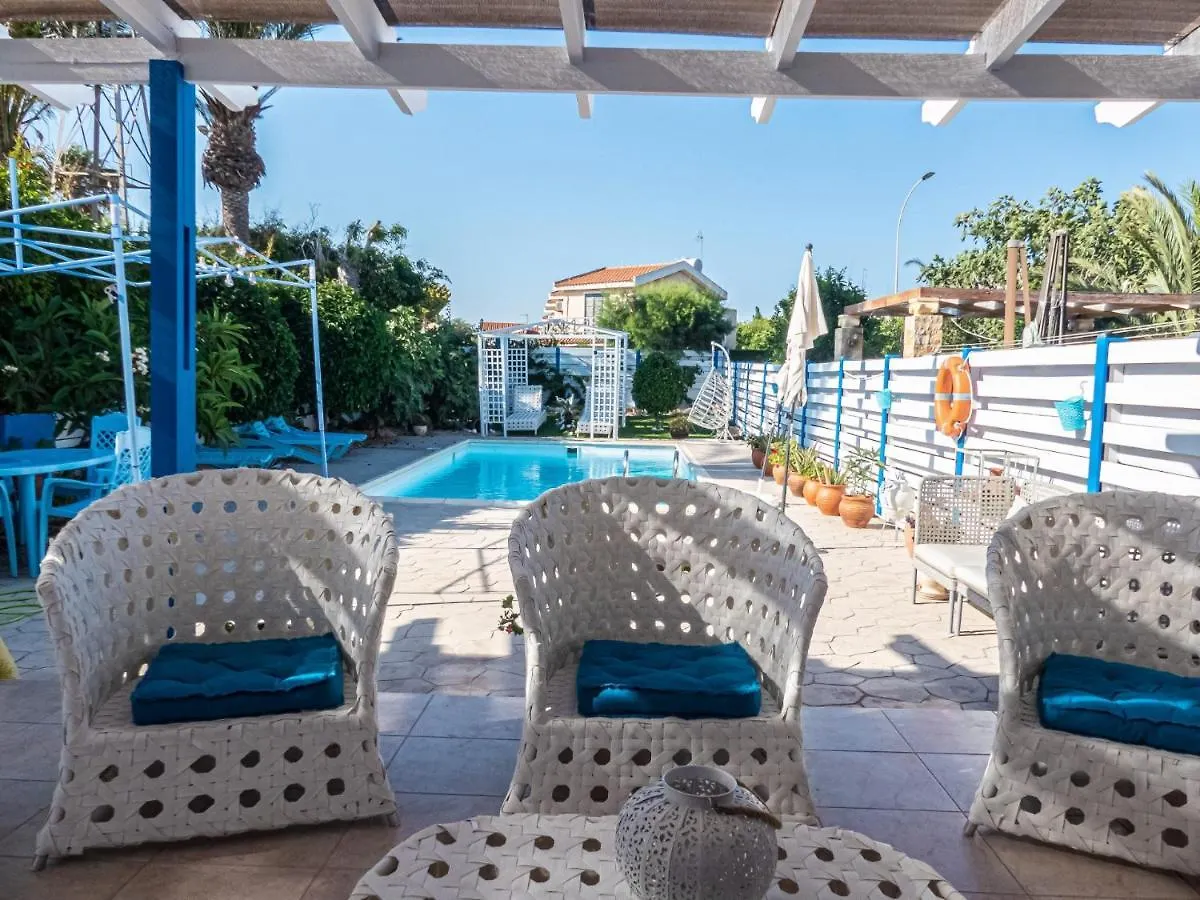 Greek Island Style 2 Bedroom Villa With Pool Next To The Sea 라르나카 키프로스