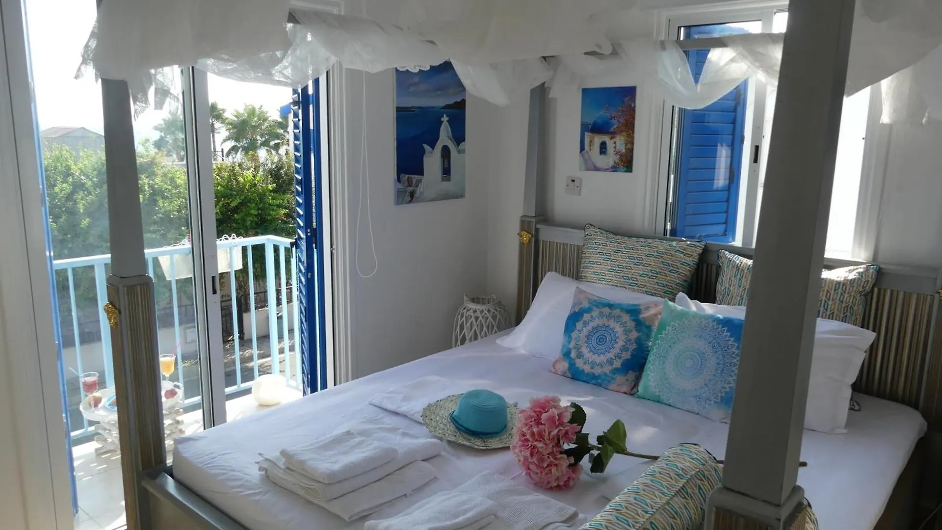 Greek Island Style 2 Bedroom Villa With Pool Next To The Sea 라르나카